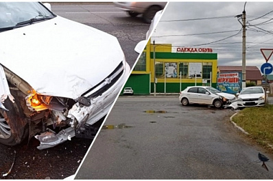 Четыре человека попали в больницу после ДТП