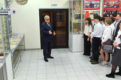 Самарских школьников знакомят с историей законодательной власти в России