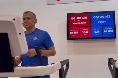 Алексей Афанасьев бежит, а робот – лежит: 1:0 в пользу спортсмена