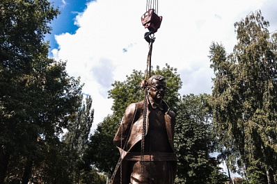 В Самаре установили памятник Шостаковичу
