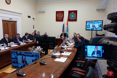 10 ДТП, 3 заминирования и более 150 новорожденных: итоги первых праздничных дней подвели в правительстве региона