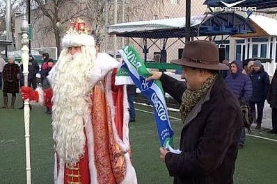 Дед Мороз в Самаре сыграл в футбол и зажег главную ёлку губернии