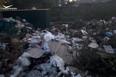 Контейнерная площадка на Южном проезде в Самаре превратилась в огромную свалку