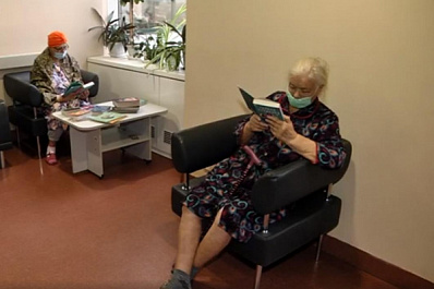 Известные российские писатели подарили книги Самарскому областному онкодиспансеру