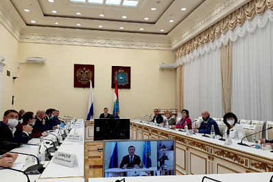 Дмитрий Азаров проводит заседание Совета по межнациональным отношениям