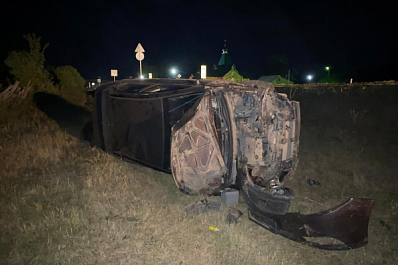 В Челно-Вершинском районе Самарской области 32-летняя женщина на KIA Cerato улетела в кювет 20 августа