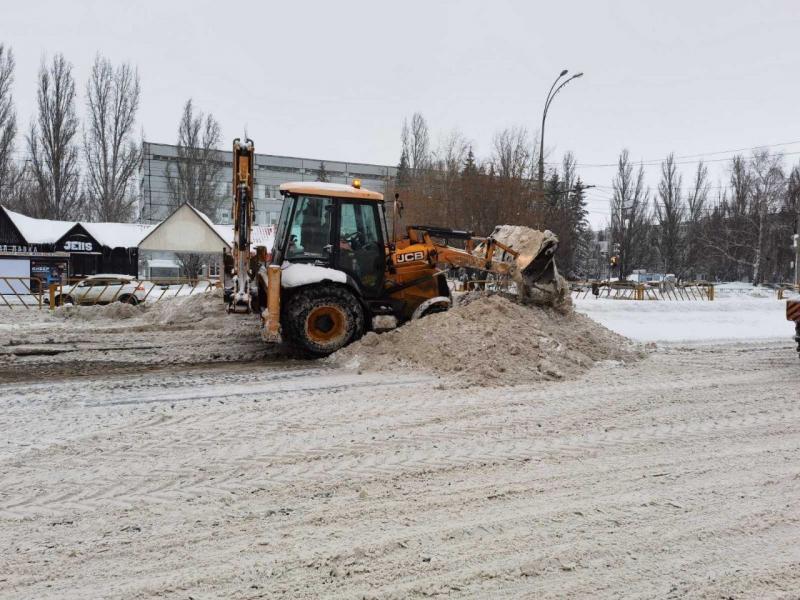 Борьба со стихией: в Самарской области ликвидируют последствия снегопада