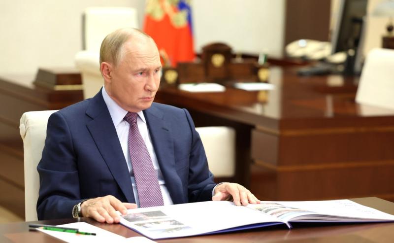 Владимир Путин поздравил россиян с Днем Сил специальных операций