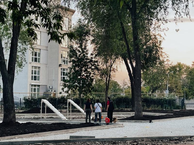 В самарском парке Щорса обустраивают площадку для выгула собак и освещение