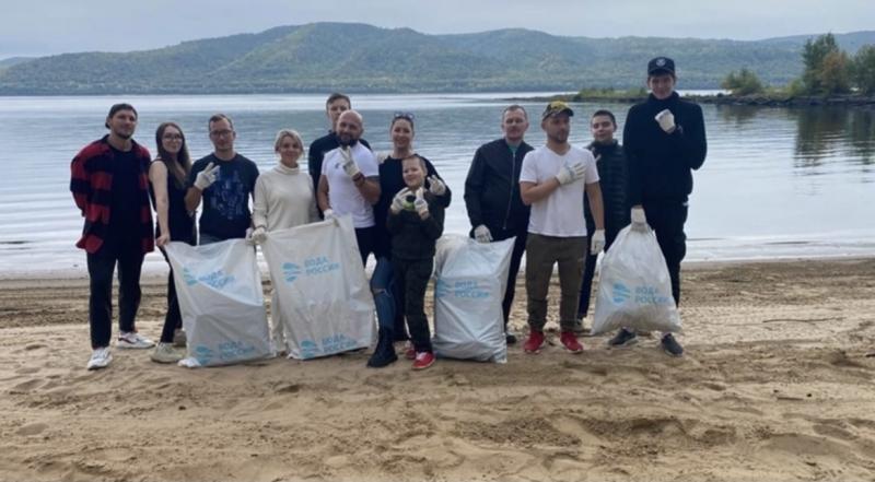 Волонтеры на полуострове Копылово убрали две большие свалки