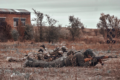 Участник "Школы героев" Максим Баранович готовит бойцов для фронта