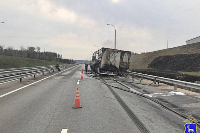 В Самарской области на трассе "Обход Тольятти" 18 апреля загорелась фура
