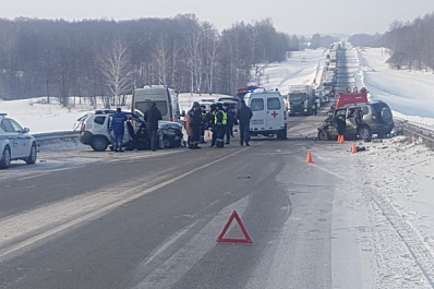 Снежные заносы и ДТП: фото с трассы М5 "Урал"