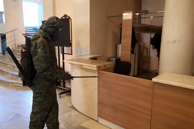 Безопасность на 360 градусов: в Новокуйбышевске дезинфицируют стены помещений