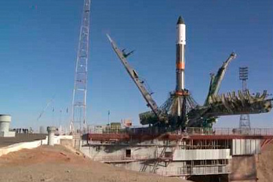 Самарская ракета-носитель Союз-ФГ готовится к запуску на космодроме Байконур