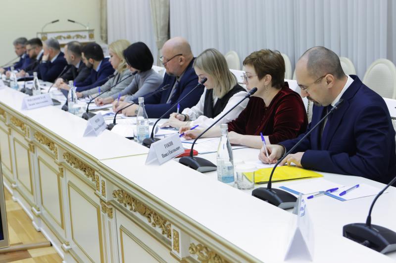 Губернатор Вячеслав Федорищев провел совещание по развитию Самарской области до 2036 года 