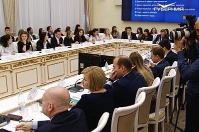 Дмитрий Азаров провел встречу с молодежным активом региона