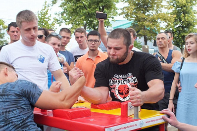 Турнир по армрестлингу на призы ТРК ГУБЕРНИЯ пройдет в Самаре в День физкультурника