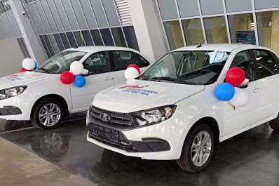 Участники СВО получили ключи от новых автомобилей и удостоверения ветеранов боевых действий