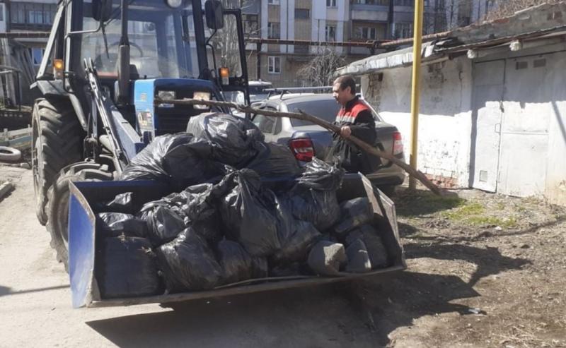 Месячник в самом разгаре: в Самаре следят за вывозом мусора после уборки улиц