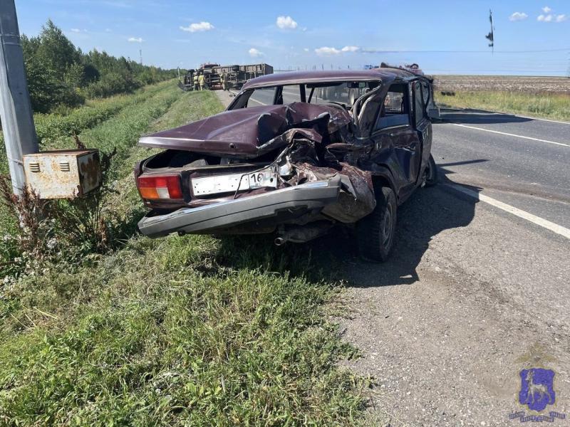 В Самарской области 18 июля на трассе столкнулись "пятерка" и "Газель" со стройматериалами