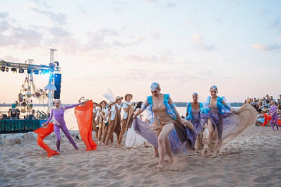 Ярко и зажигательно: насыщенная программа третьего дня "ВолгаФеста"