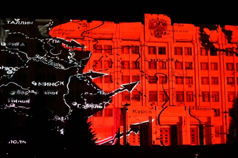 В Самаре на здание Правительства спроецировали события Второй мировой войны