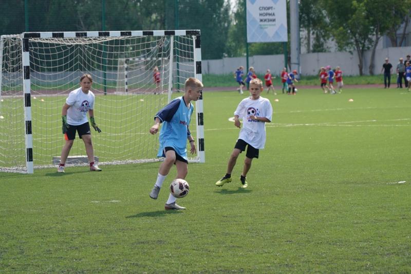 В Самарской области в 15-й раз проходит турнир "Лето с футбольным мячом"