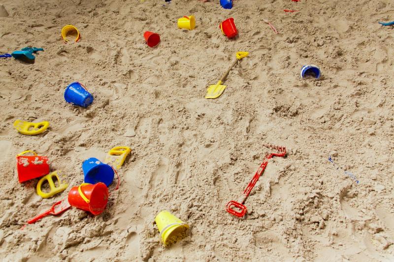 Стало известно, когда на детские площадки в парках Самары начнут завозить песок