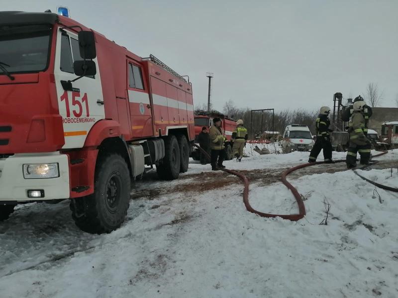 В Самарской области пожар охватил 700 "квадратов" животноводческой фермы