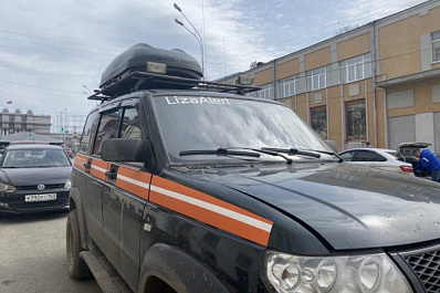 Успел увидеть вандала из окна: появились приметы тех, кто разбил автомобиль спасателей "ЛизаАлерт"