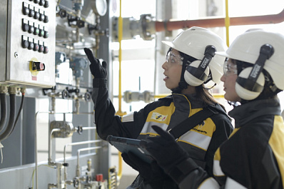 Производственные задачи и экологические инициативы: один из крупнейших нефтеперерабатывающих заводов в Поволжье отмечает 80-летний юбилей