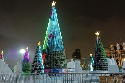 В Самаре на площади Куйбышева открылся новогодний комплекс 