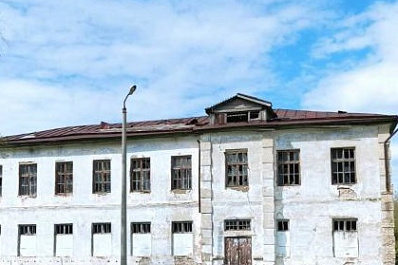 В Хворостянском районе прокуратура добилась сноса аварийного здания школы