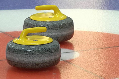 В самарском Дворце спорта прошел новогодний турнир по керлингу "Волжская метла"