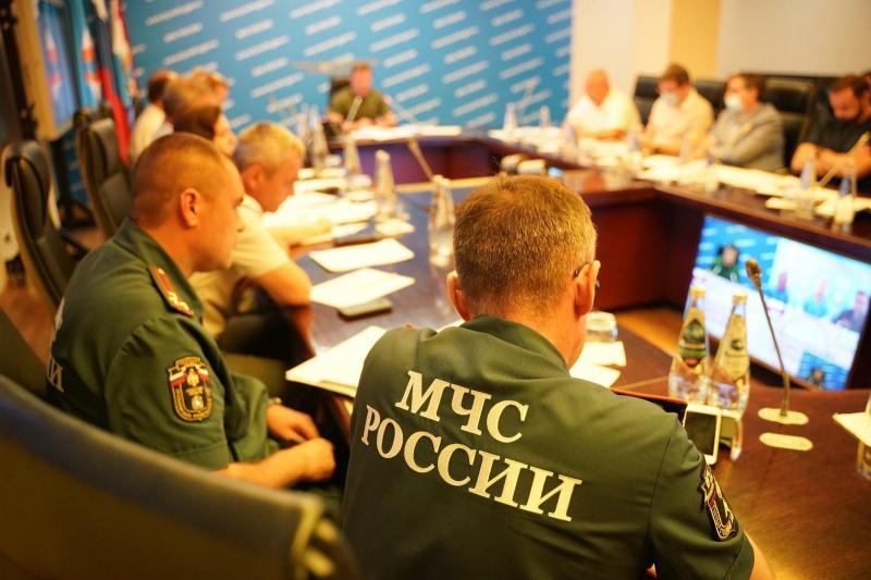 Дмитрий Азаров поручил открыть дополнительные пункты временного размещения людей в соседних с Борским районах