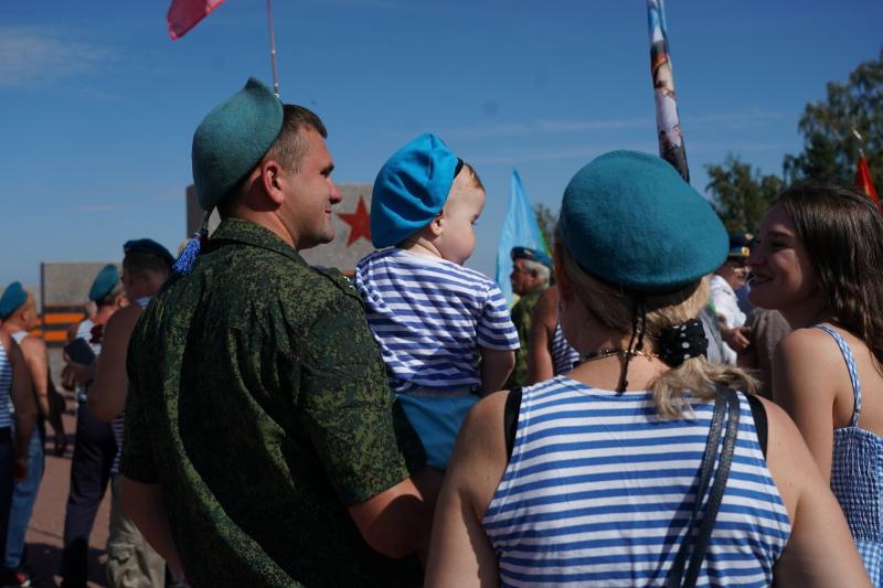День воздушно-десантных войск РФ отмечают в России 2 августа
