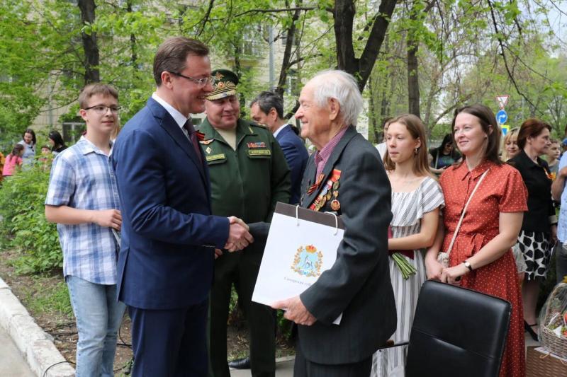 Губернатор Самарской области лично поздравил ветерана с 95-летием и Днем Победы