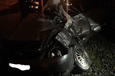 В Кировском районе Самары Приора застряла на ж/д путях и попала под поезд