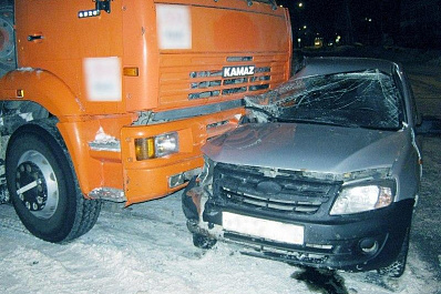 В Тольятти при столкновении LADA и КамАЗа пострадали два человека