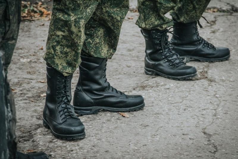 Дмитрий Азаров: "Вопросы семей военнослужащих должны решаться в первую очередь"
