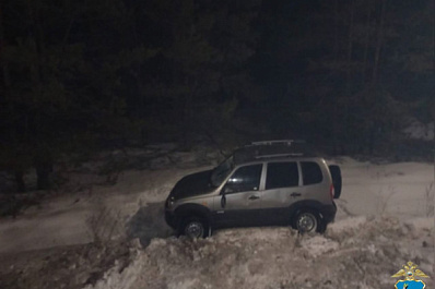 В Тольятти, уходя от лобового удара, перевернулась "Нива"