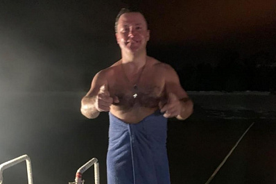 Губернатор Дмитрий Азаров окунулся в прорубь на Крещение