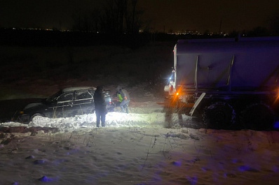 В кювете на трассе в Самарской области чуть не замерз водитель "двенадцатой"