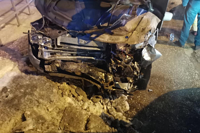 В Сызрани "двенадцатая" столкнулась с Lada Priora и улетела в сугроб   