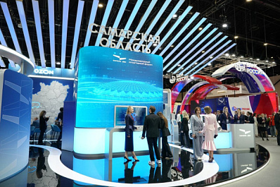 Губернатор Самарской области Вячеслав Федорищев осматривает площадки ПМЭФ