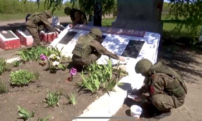 "Все имена, изображённые тут, чтятся": российские военные благоустроили мемориал советским воинам в ЛНР 