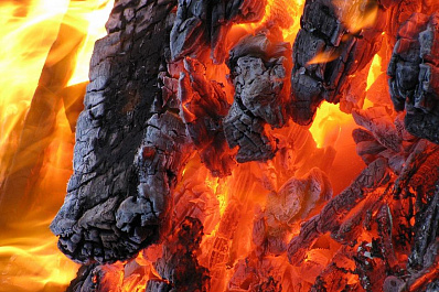 Полсотни пожарных тушили квартиру на улице Паровозной в Самаре