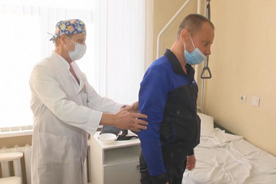 Самарские нейрохирурги впервые в стране провели уникальную операцию на позвоночнике 