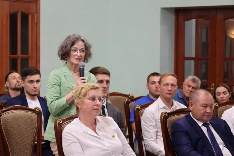 Представители спортивной общественности поблагодарили Дмитрия Азарова за поддержку и развитие отрасли